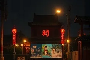 舞台升降台试运行直播中的机械结构画面